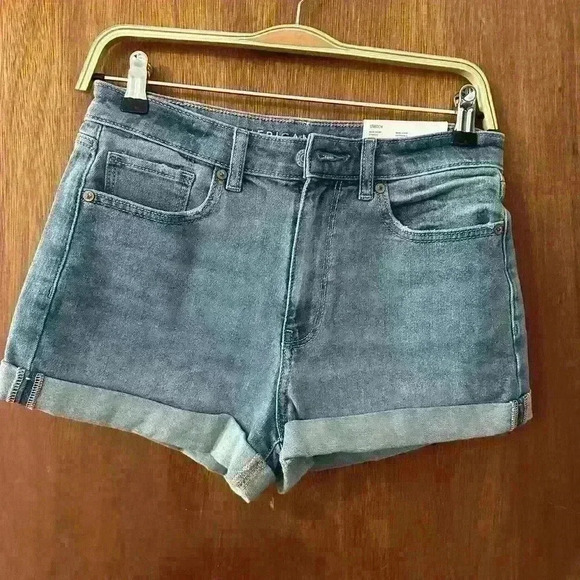 NWT American Eagle Jean Mom Shorts - Picture 3 of 3